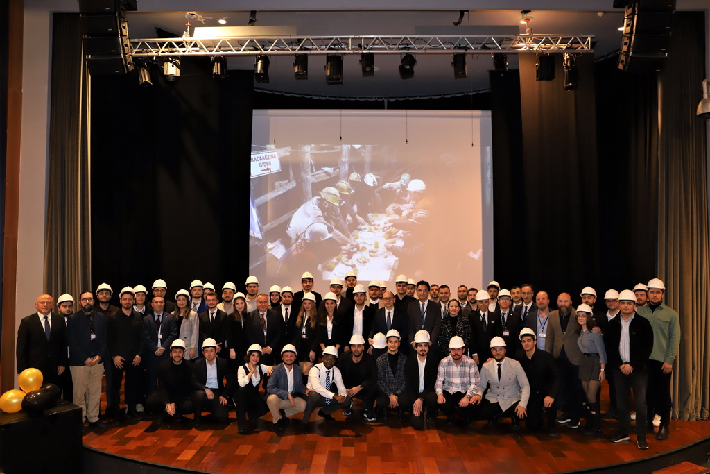 İstanbul Üniversitesi-Cerrahpaşa`da 4 Aralık Dünya Madenciler Günü Etkinliği ve Baret Takma Töreni" düzenlendi