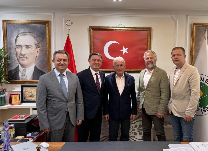Zonguldak Belediye Başkanı Tahsin ERDEM'e yeni görevi dolayısıyla tebrik ziyaretinde bulunuldu.