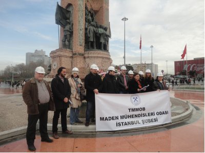 Taksim Atatürk Anıtı önünde tören düzenlendi ve basın açıklaması yapıldı.