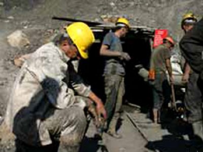 Zonguldak'ın Kilimli beldesinde, bir maden ocağında meydana gelen kazada 2 kişi hayatını kaybetti.