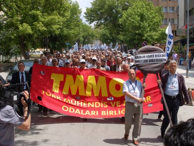 TMMOB Genel Kurul Delegeleri Madenciler Anıtına Siyah Çelenk Bıraktı